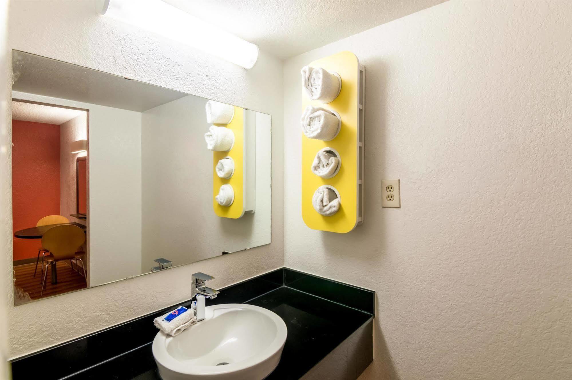 Econo Lodge Del City Exterior foto